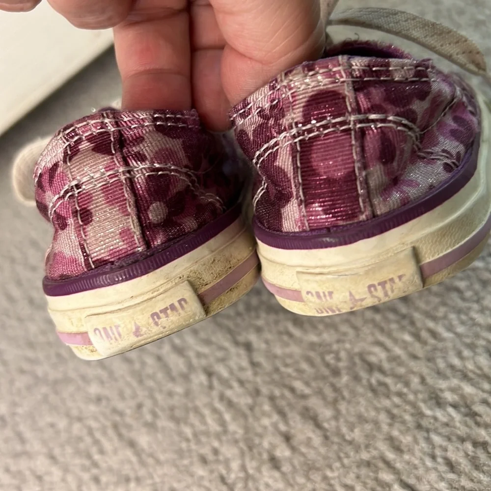 Converse One Star Purple Flower Tie Low Tops, Size 6
